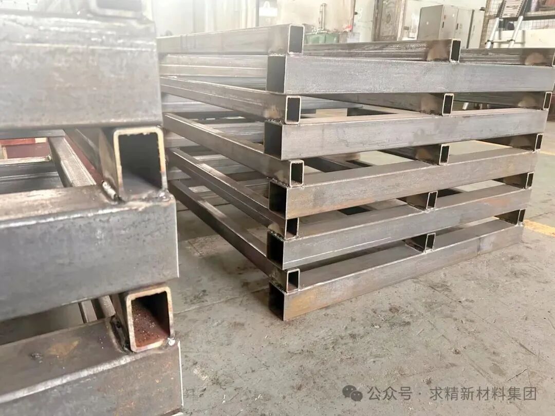 加工中心践行降本增效，设备部自制铁架投用